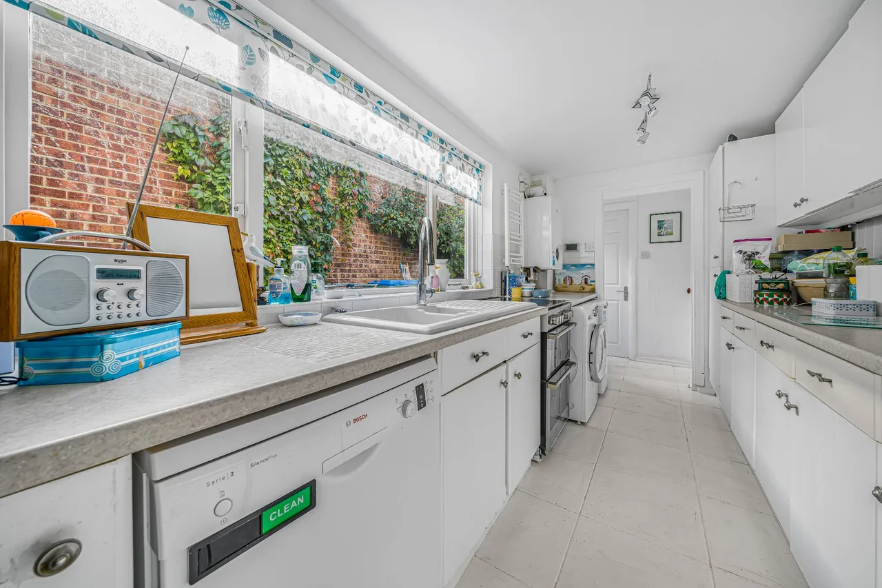Cambridge Road, Walton On Thames, KT12, photo 3