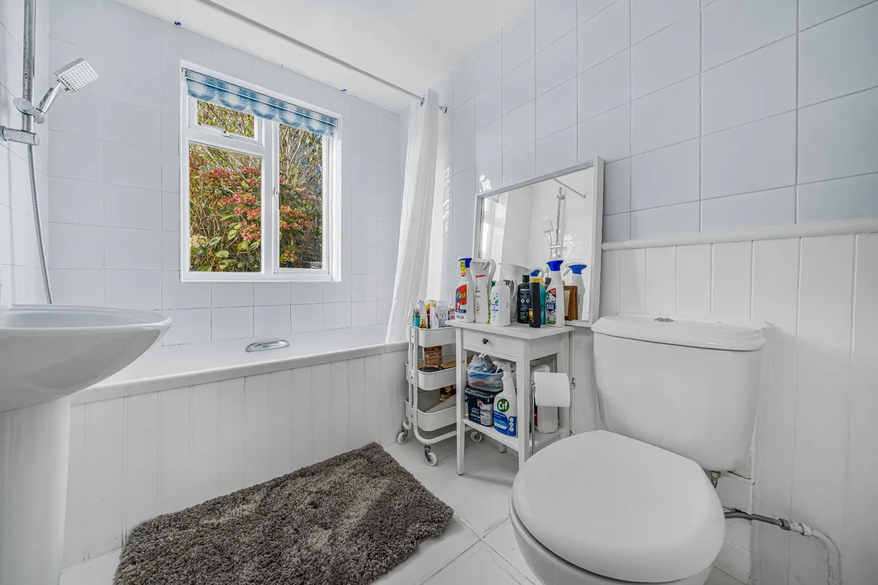 Cambridge Road, Walton On Thames, KT12, photo 8