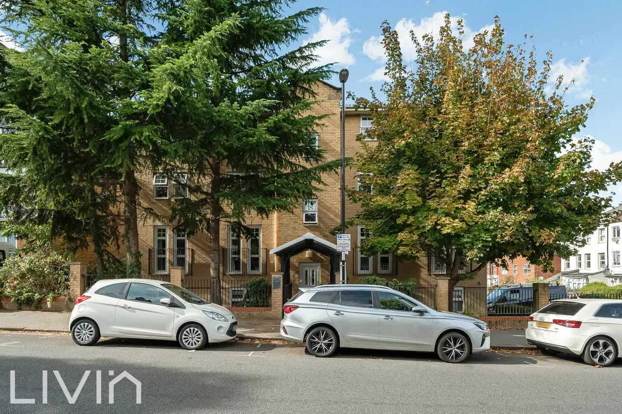 2 bed flat for sale, Birdhurst Road, South Croydon, CR2