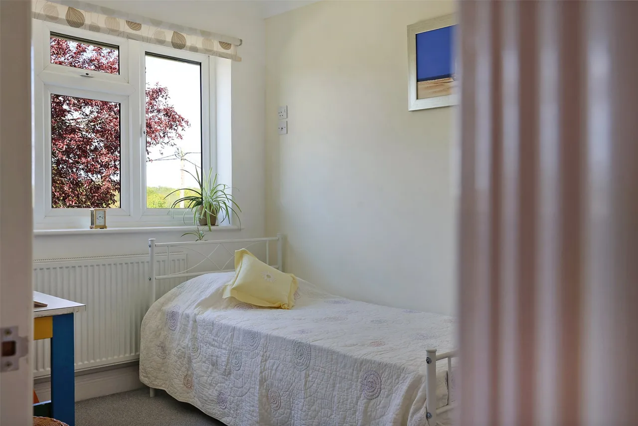 Norfolk Lane, Mid Holmwood, RH5, photo 15