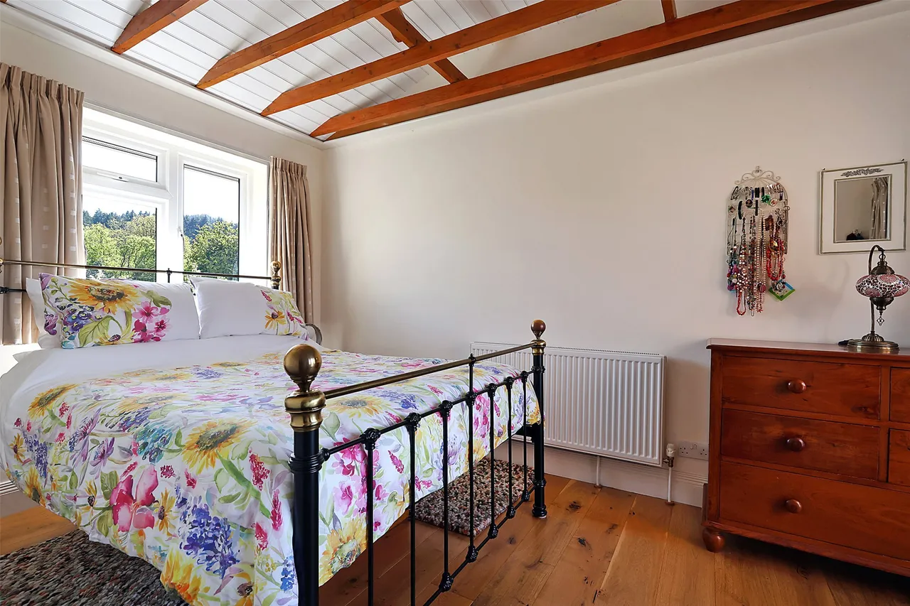 Norfolk Lane, Mid Holmwood, RH5, photo 10