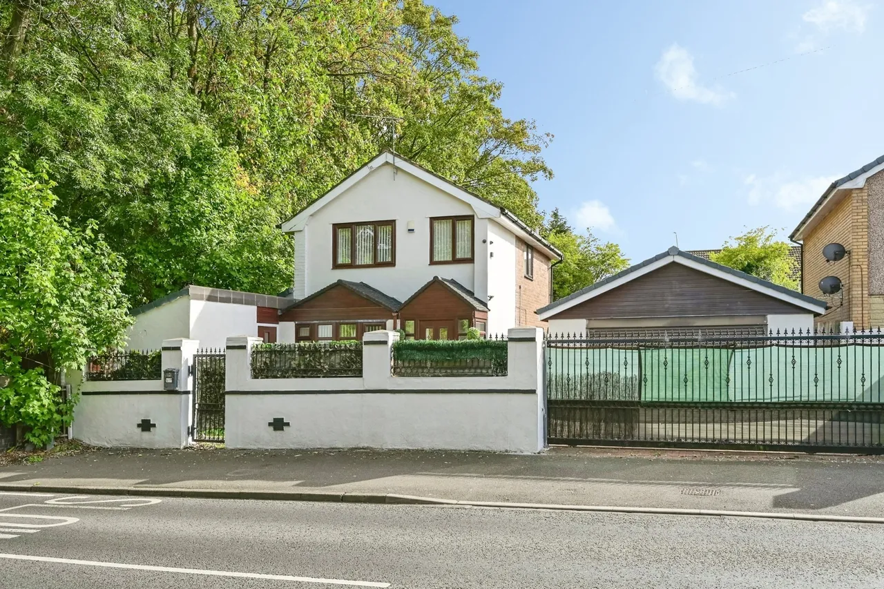 6 bed house for sale, Lydiate Lane, L25