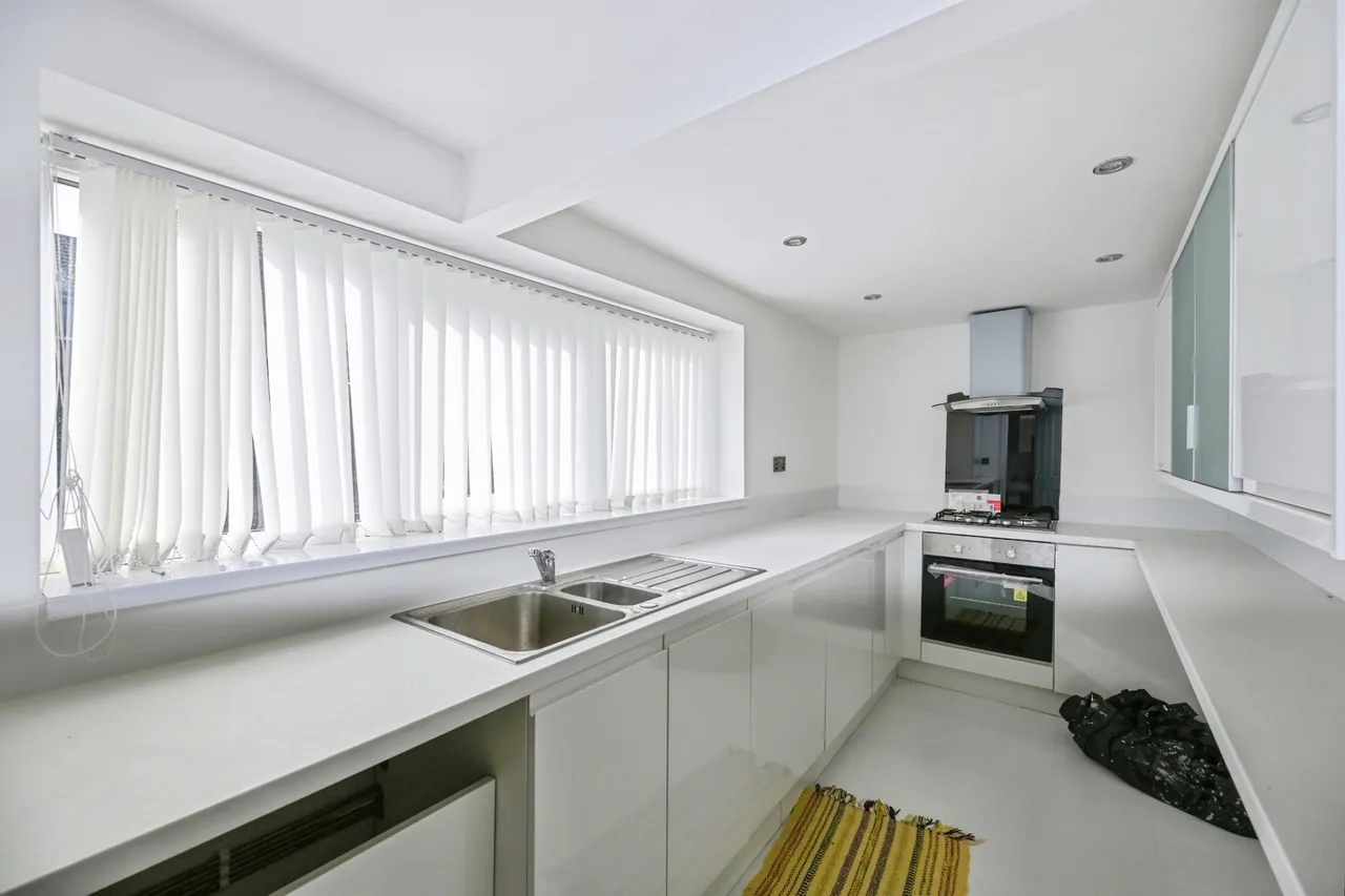 Lydiate Lane, L25, photo 16