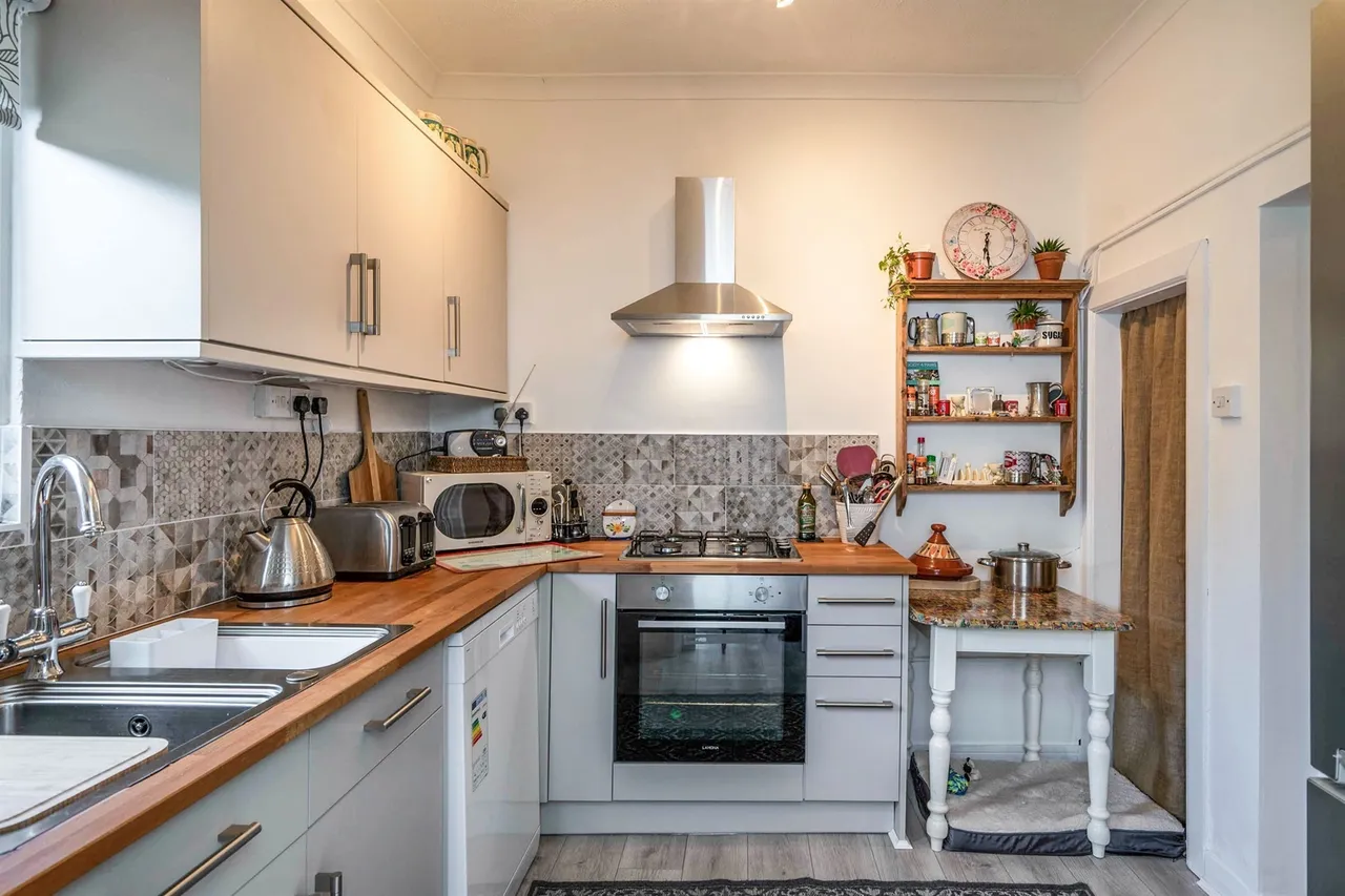 Grove Lane, Neath, SA10, photo 6
