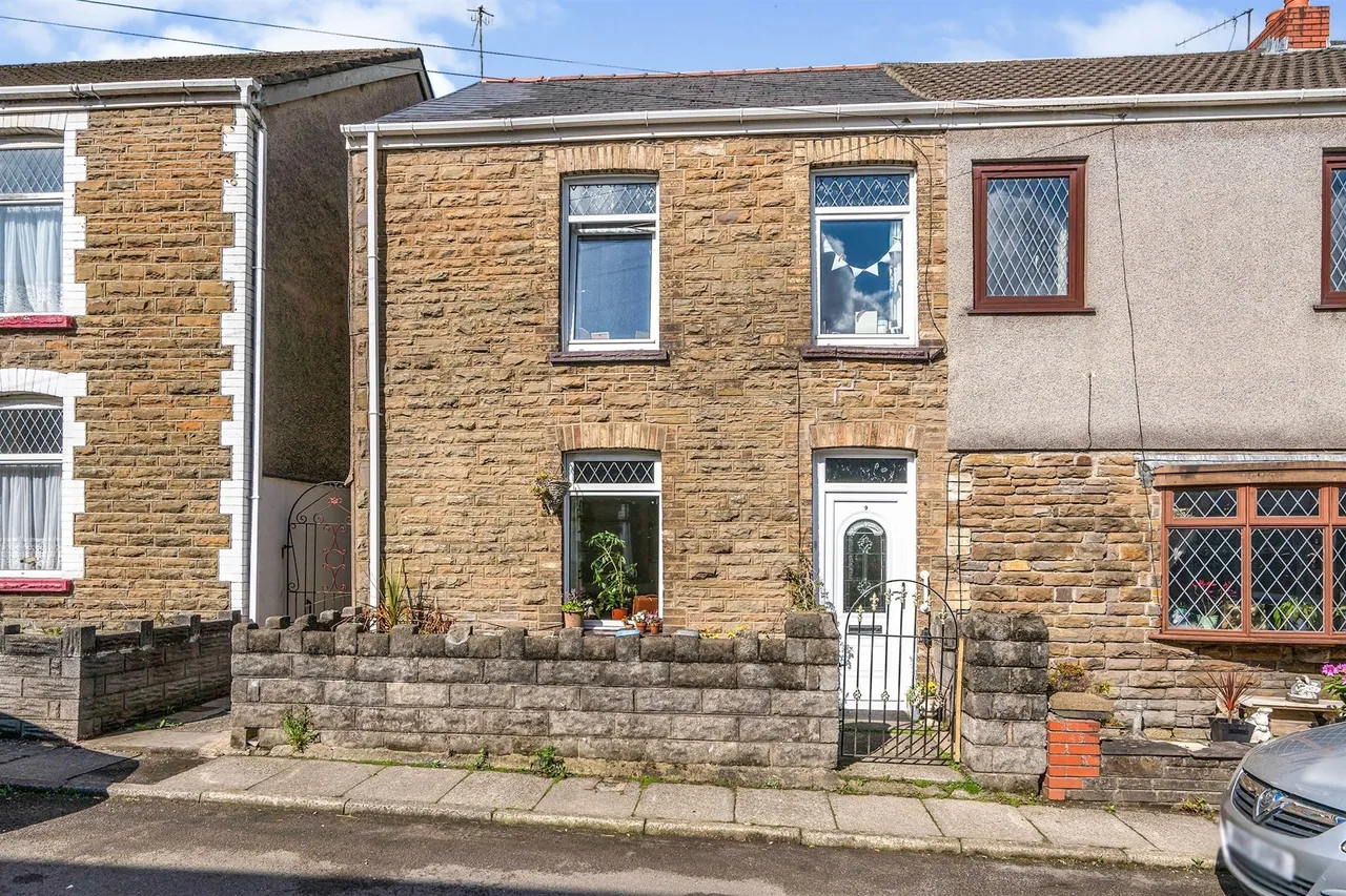 3 bed land to rent, Grove Lane, Neath, SA10