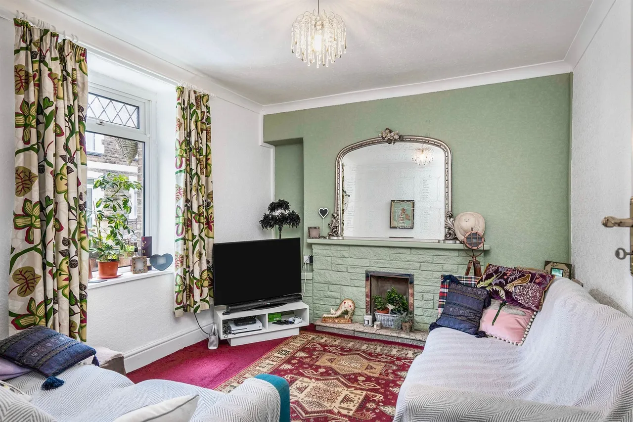 Grove Lane, Neath, SA10, photo 2