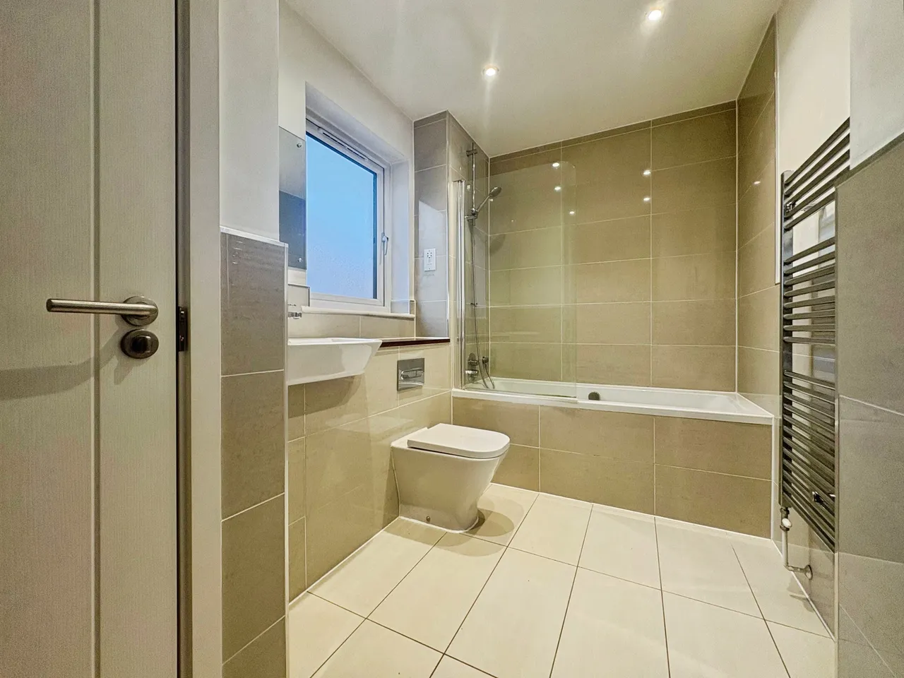 Aylwin Way, Huntingdon, PE28, photo 6