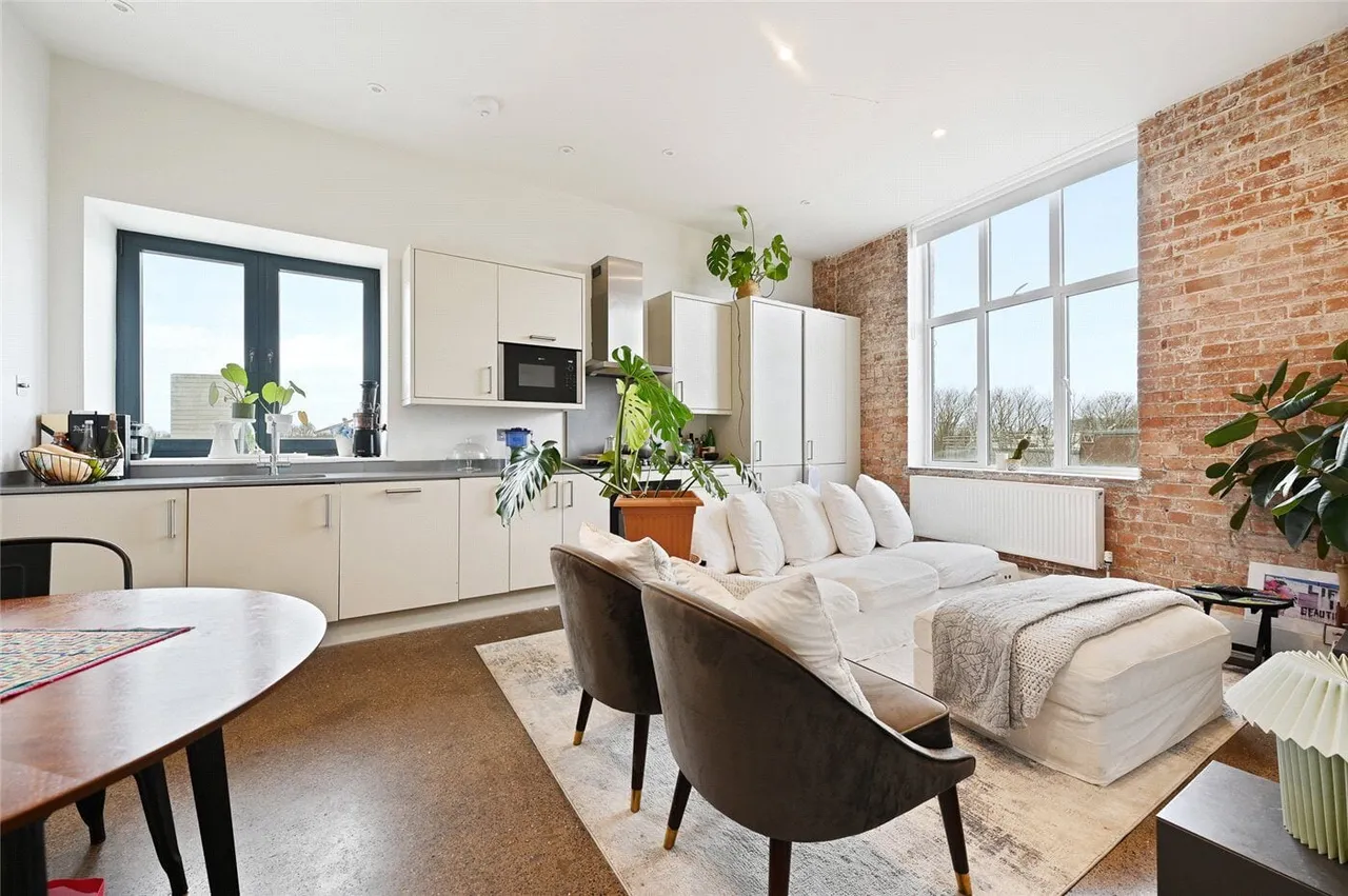 2 bed flat to rent, Stanley Gardens, London, W3