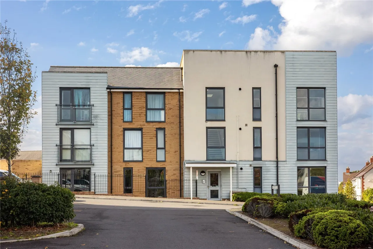 2 bed flat for sale, Snowdrop Drive, Lyde Green, BS16