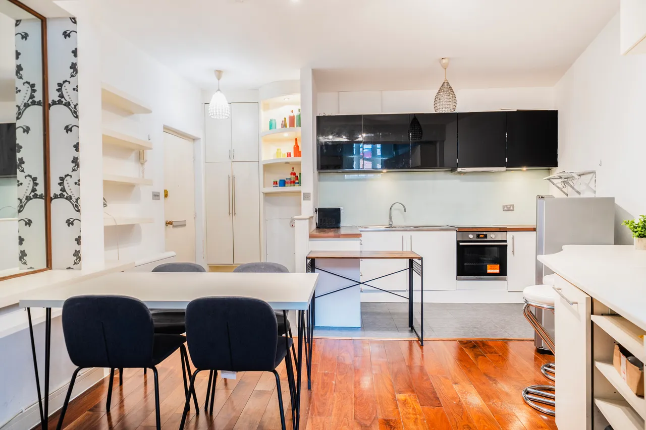 Flat 7, 1 Ambrosden Avenue, London, photo 9