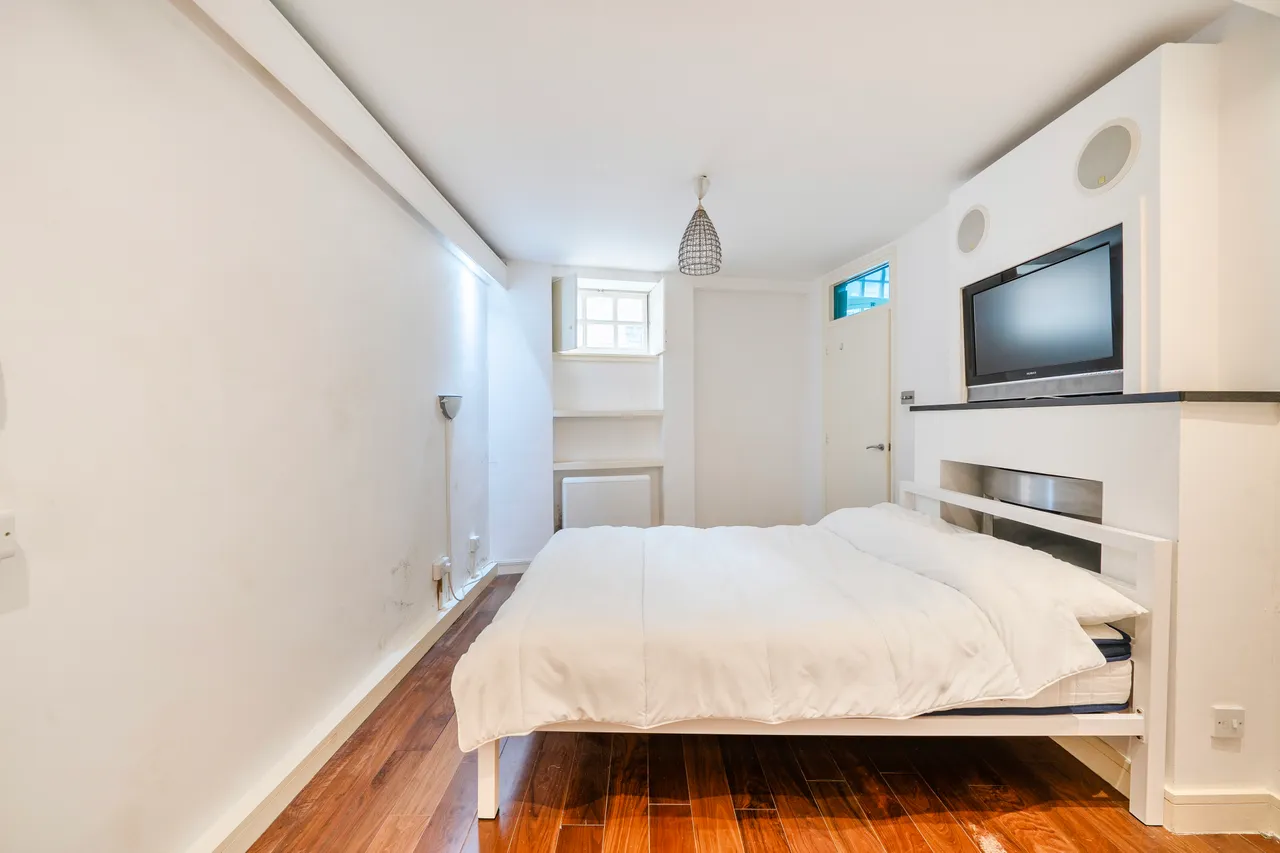 Flat 7, 1 Ambrosden Avenue, London, photo 10