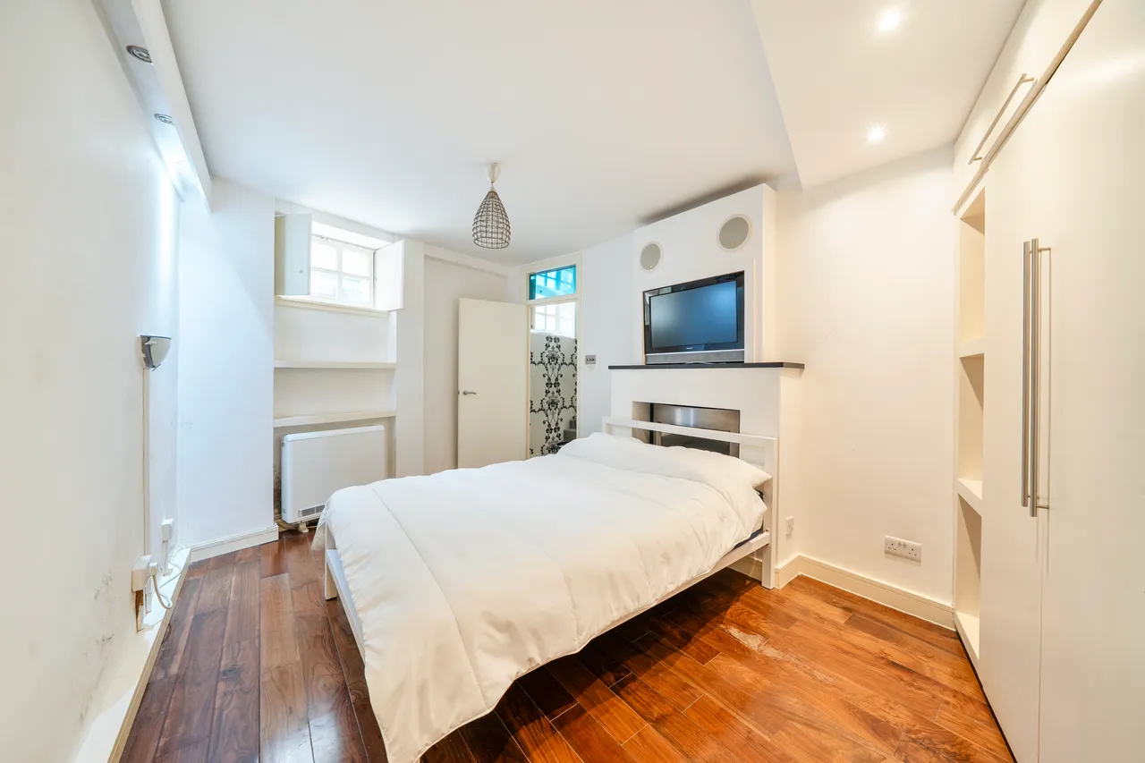 Flat 7, 1 Ambrosden Avenue, London, photo 4