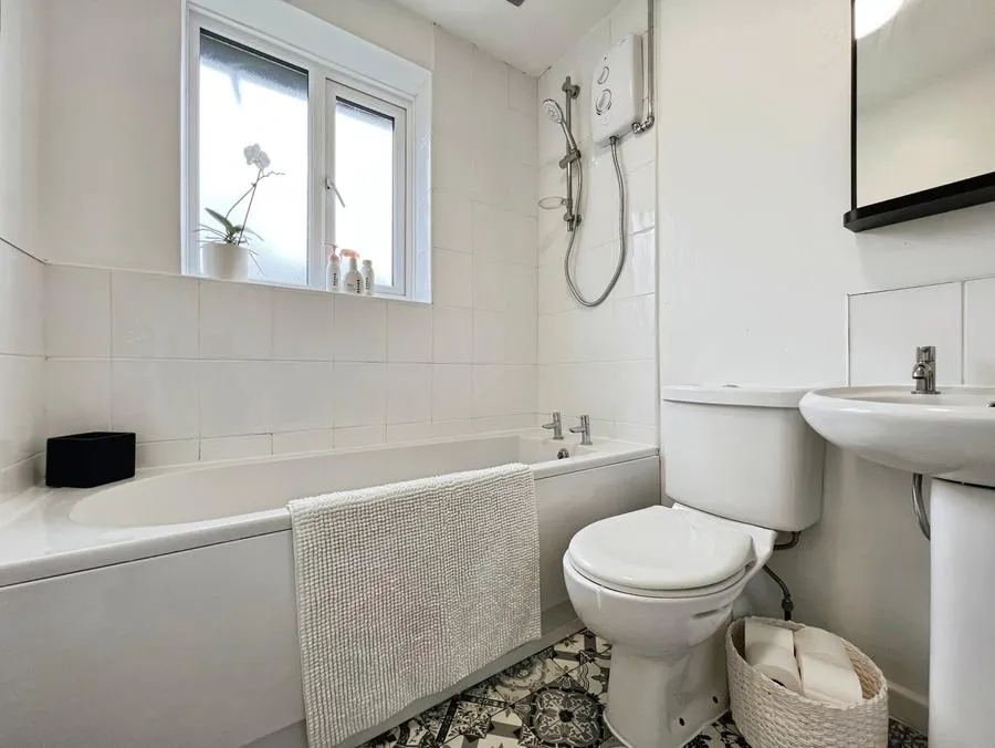 Tudor Close, Colwick, NG4, photo 14