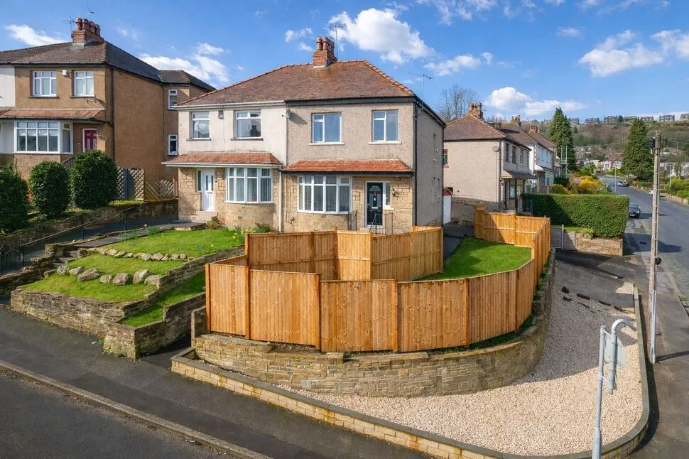 3 bed house for sale — Strathallan Drive, Baildon, West Yorkshire, BD17