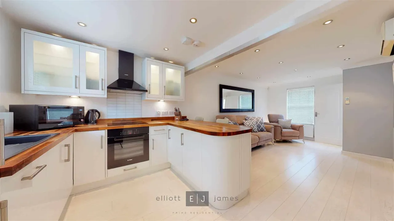 Karina Close, Chigwell, photo 5