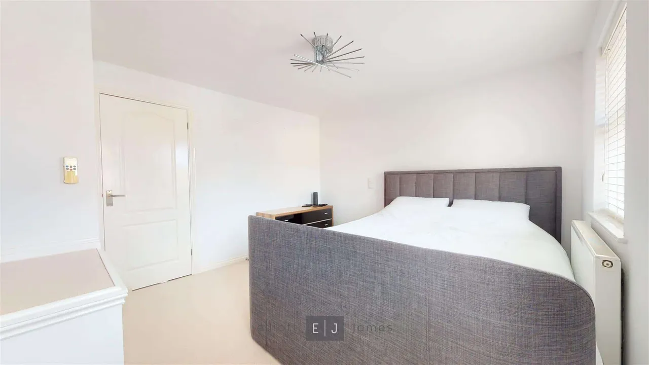 Karina Close, Chigwell, photo 10