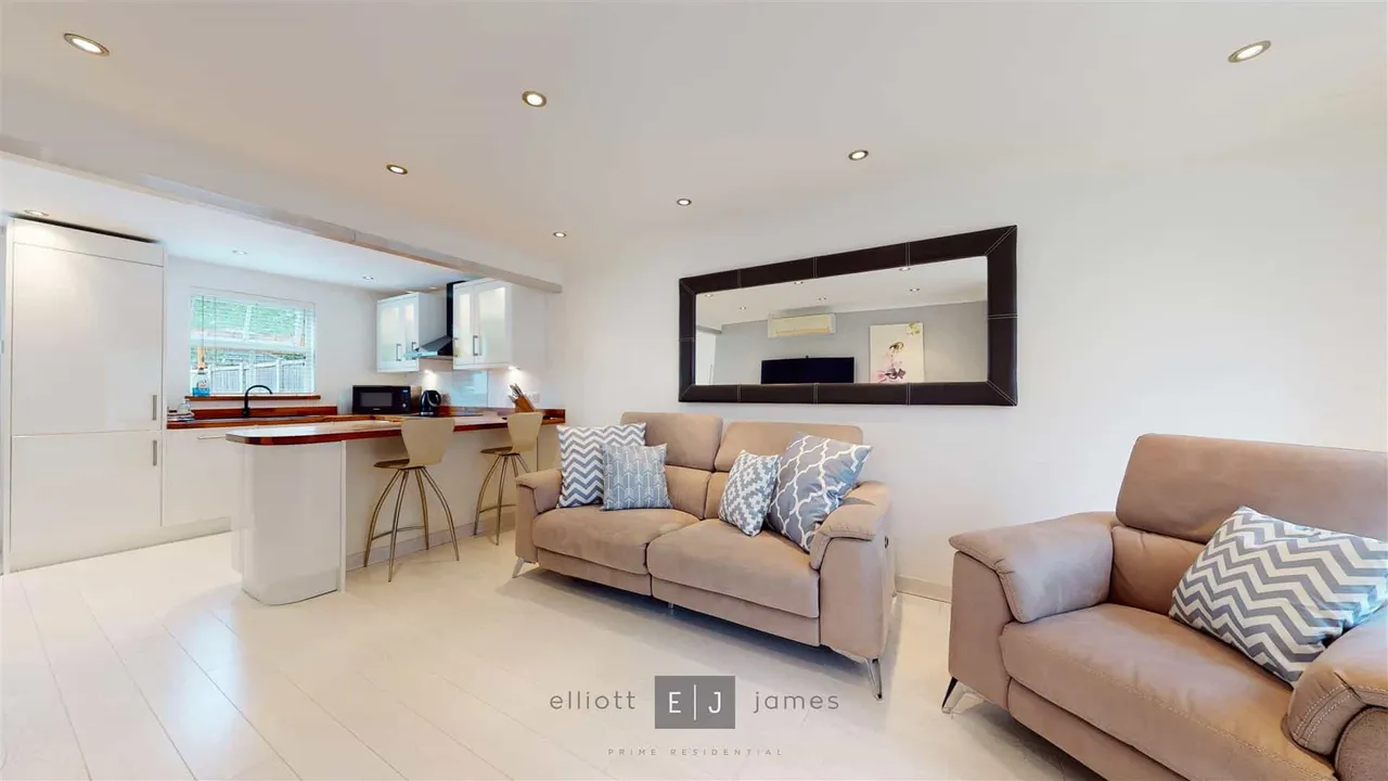 Karina Close, Chigwell, photo 3