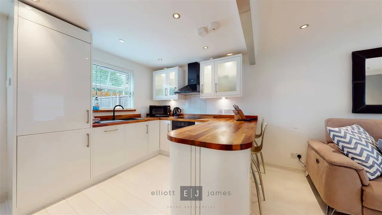 Karina Close, Chigwell, photo 4