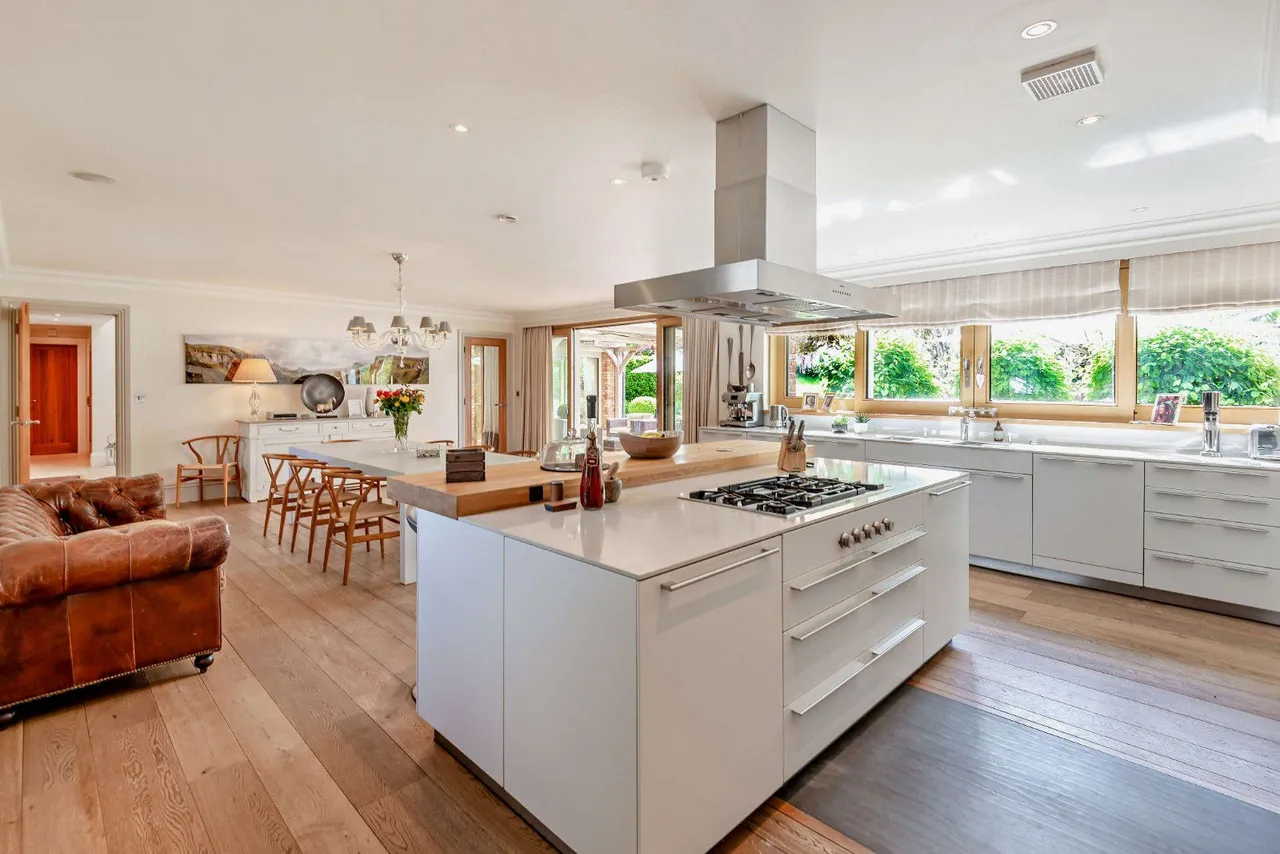Winkfield Lane, Winkfield, Windsor, Berkshire, SL4 4QU, photo 8