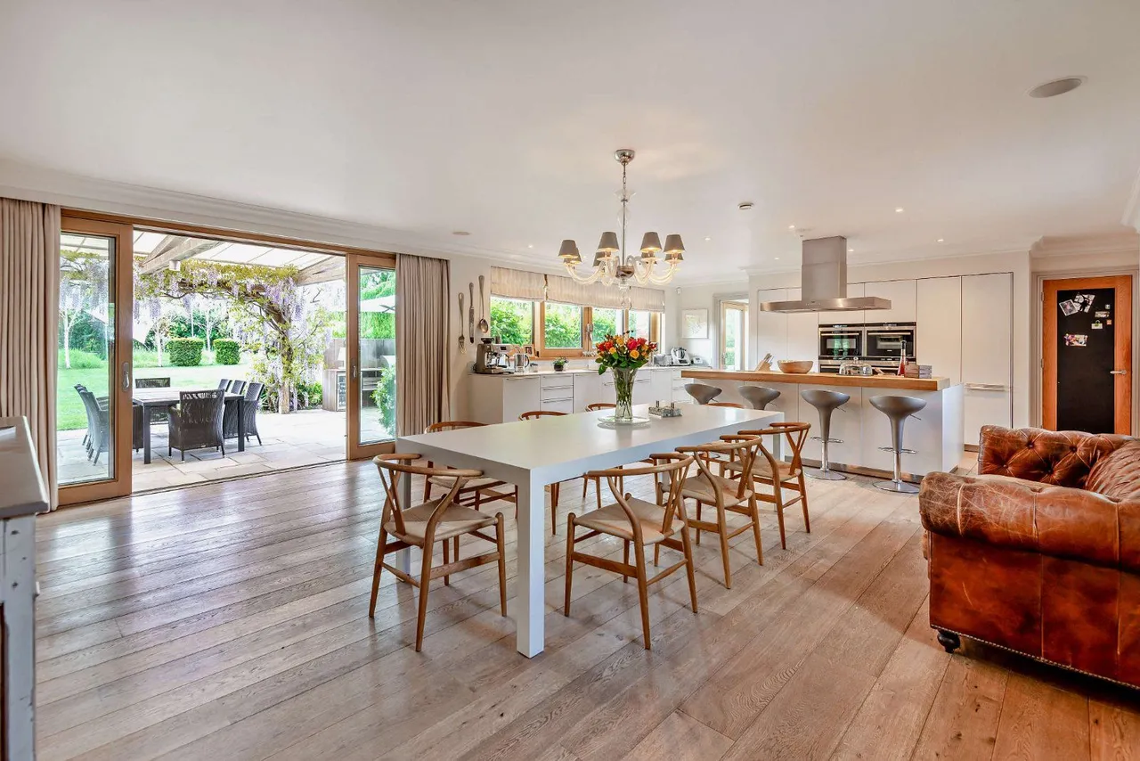 Winkfield Lane, Winkfield, Windsor, Berkshire, SL4 4QU, photo 7