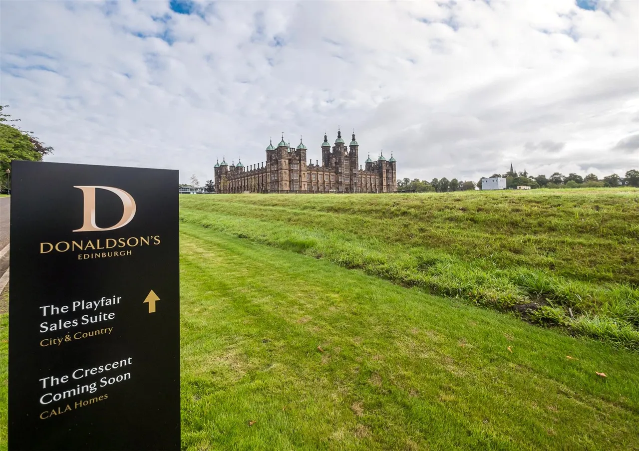 Donaldson Drive, Edinburgh, EH12, photo 13