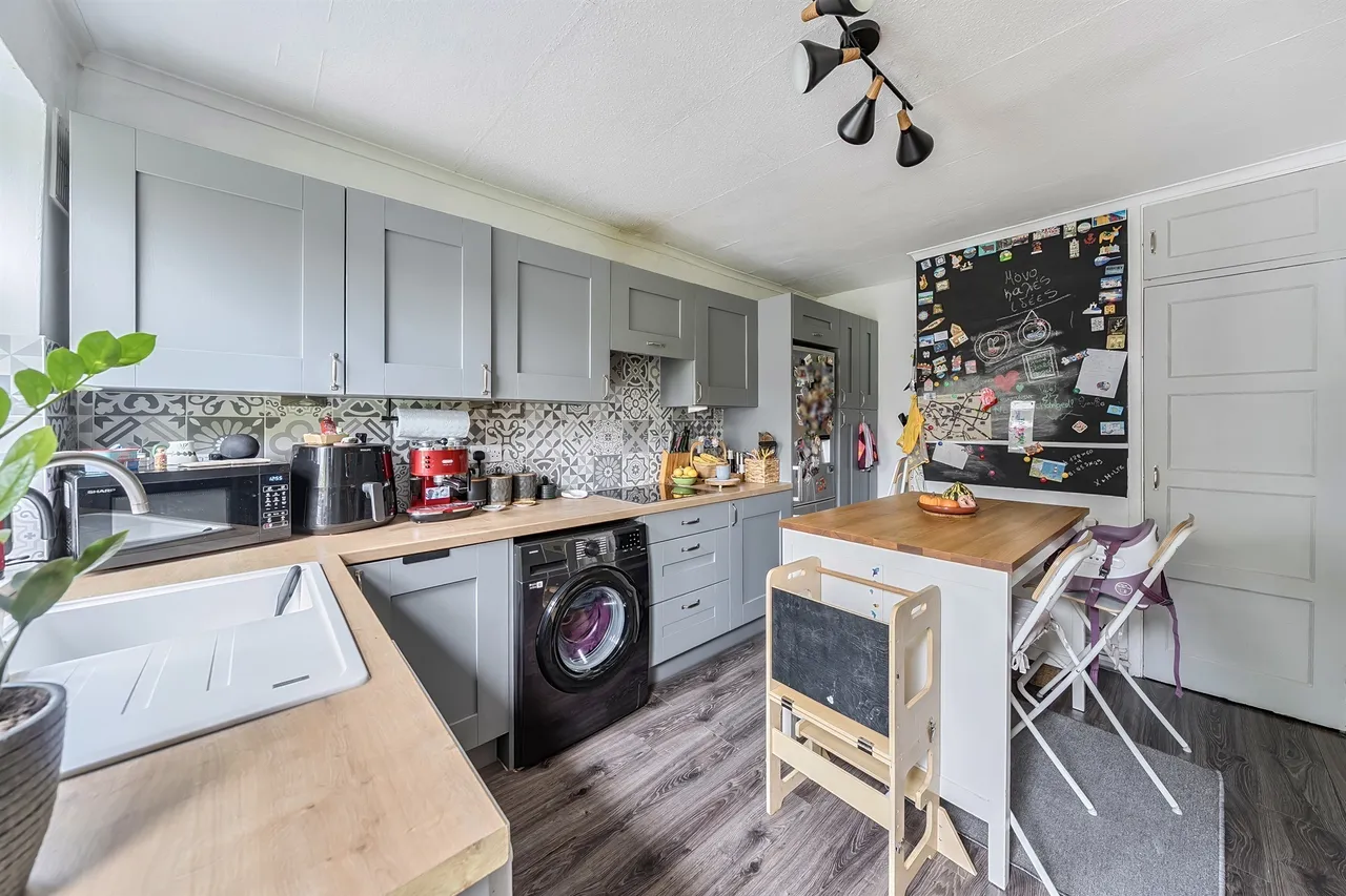 Abbots Avenue West, St. Albans, photo 12