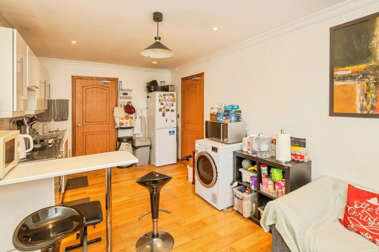 Batten Street, London, SW11, photo 8