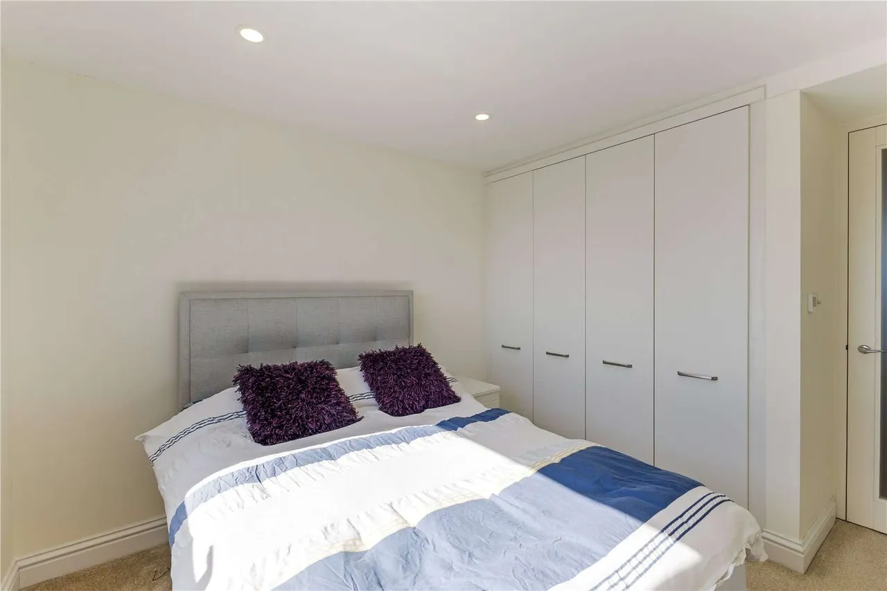 Thamespoint, Fairways, Teddington, TW11 9PP, photo 9