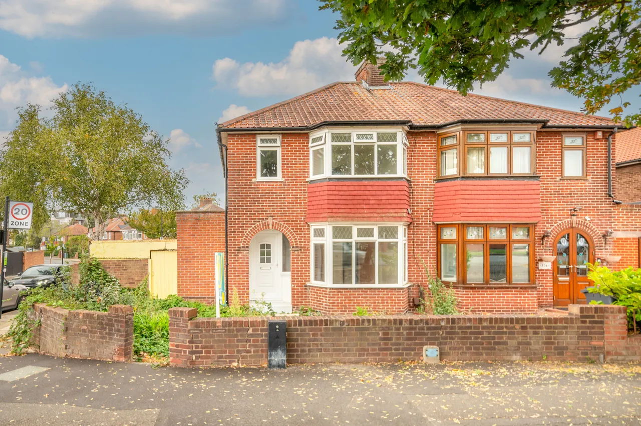 Greenford, UB6, photo 2
