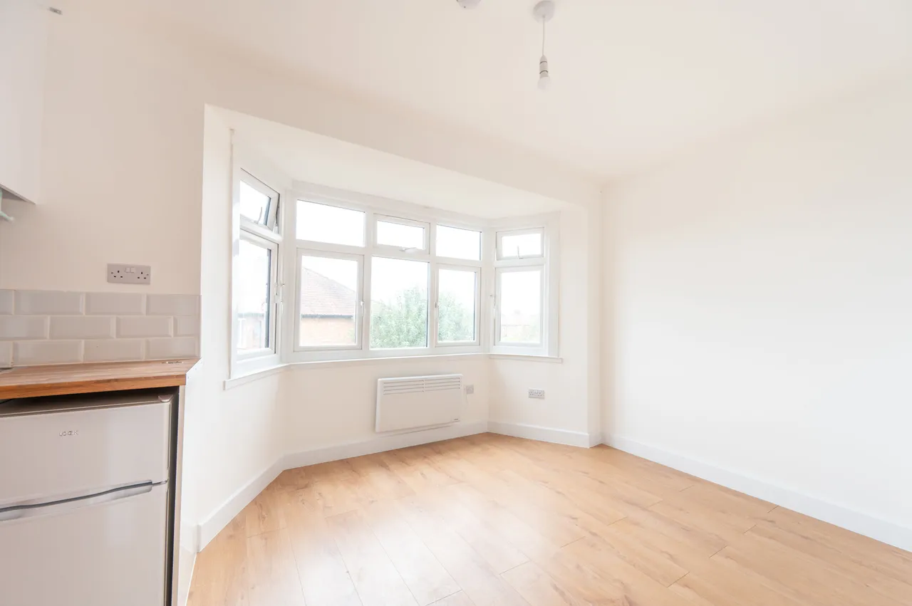Greenford, UB6, photo 6