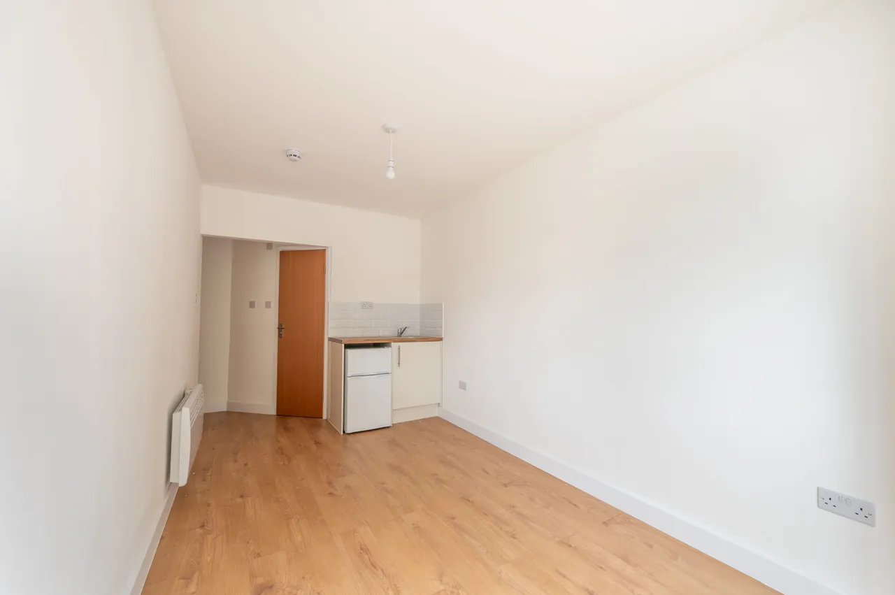 Greenford, UB6, photo 5