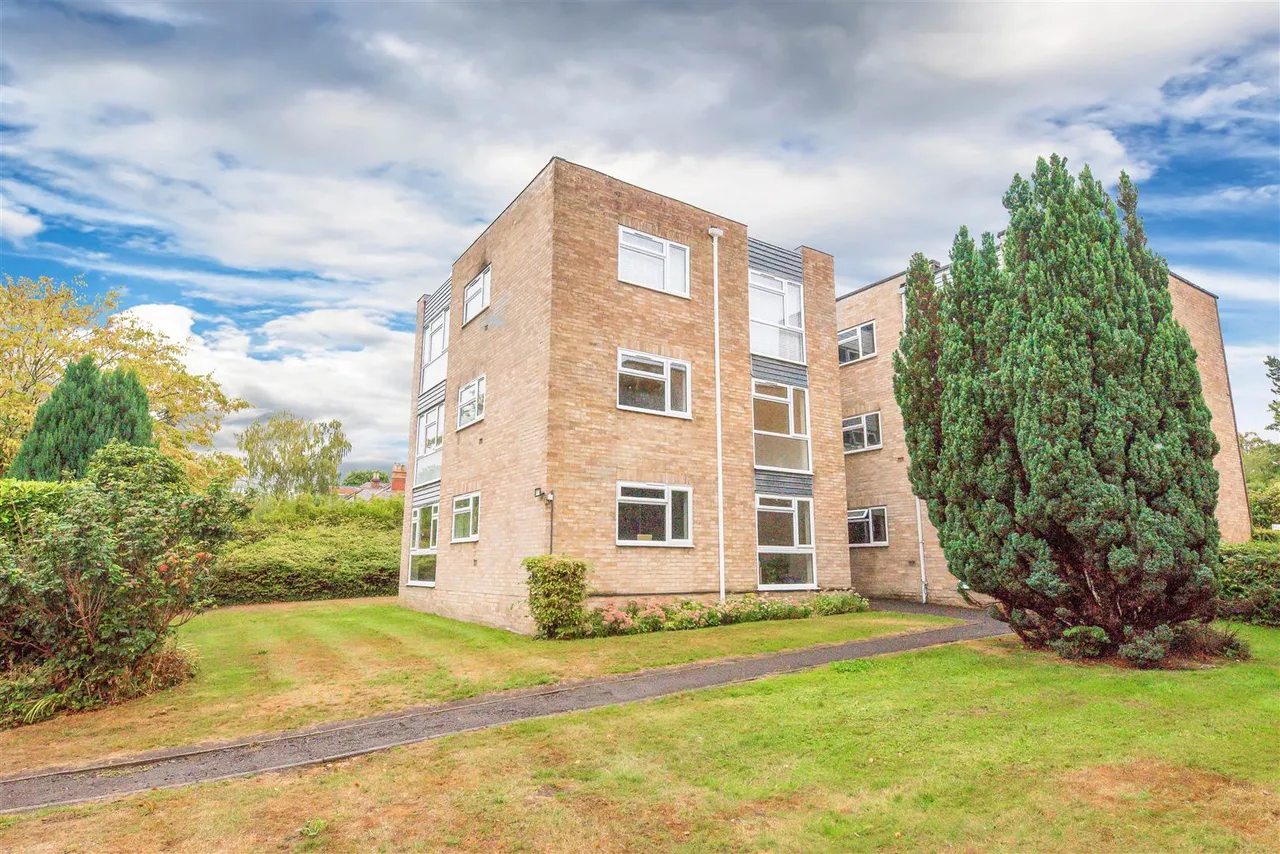 Upper Gordon Road, Camberley, photo 13