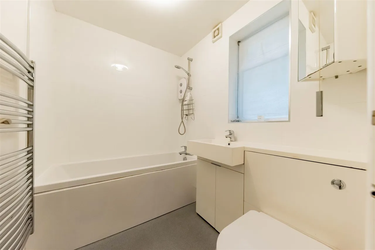 Upper Gordon Road, Camberley, photo 6
