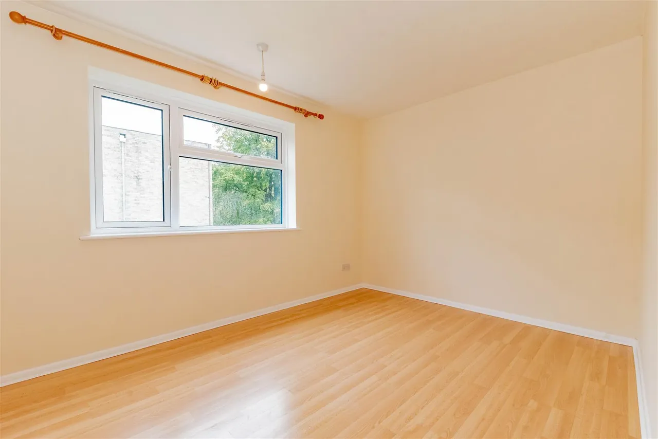 Upper Gordon Road, Camberley, photo 8