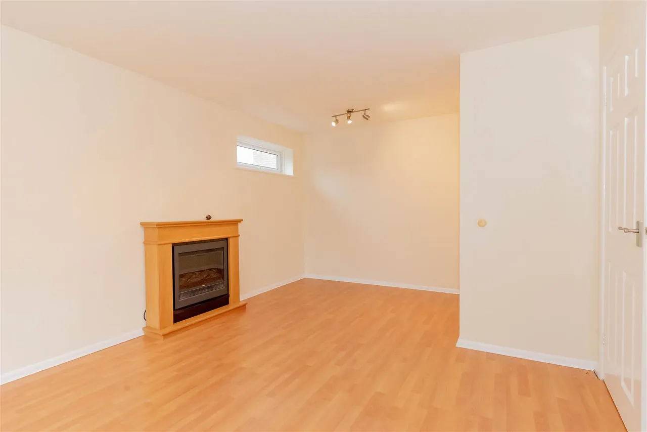 Upper Gordon Road, Camberley, photo 9