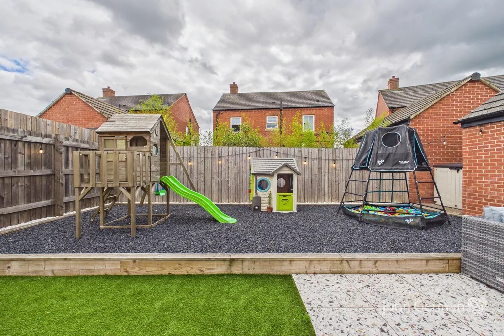 Hazel Close, Burton-on-Trent, photo 32