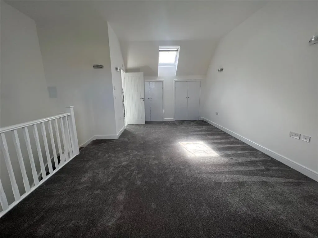 Purssell Road, Weston Turville, HP22, photo 5