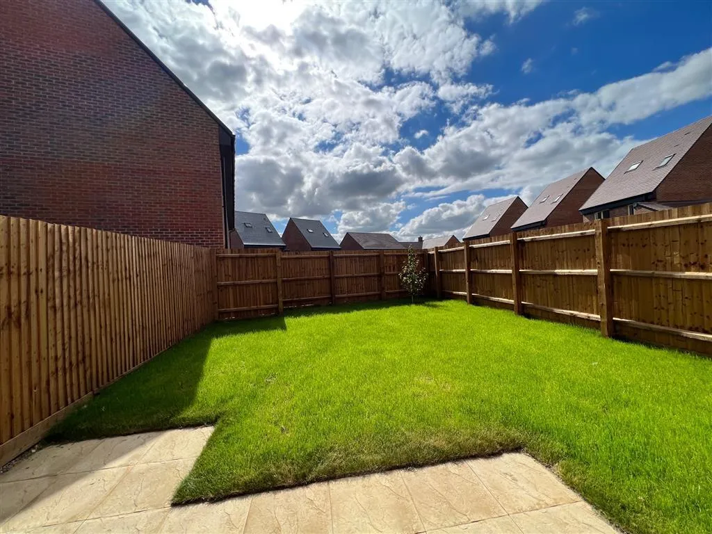 Purssell Road, Weston Turville, HP22, photo 4