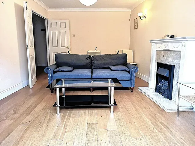 2 bed flat for sale — Two Bedroom Apartment For Sale Tooley...