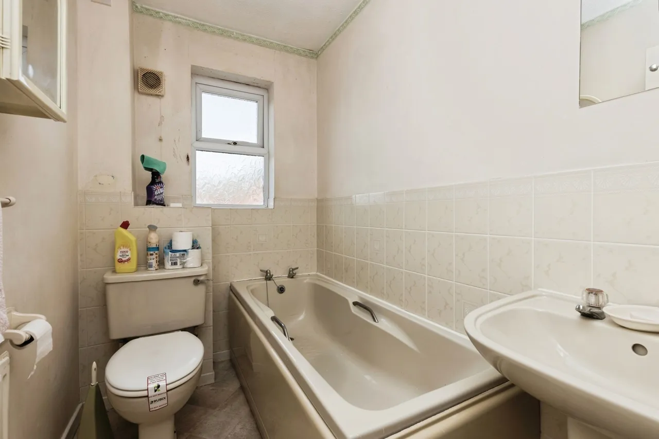 Vensfield Road, Quedgeley, Gloucester, Gloucestershire, GL2, photo 9