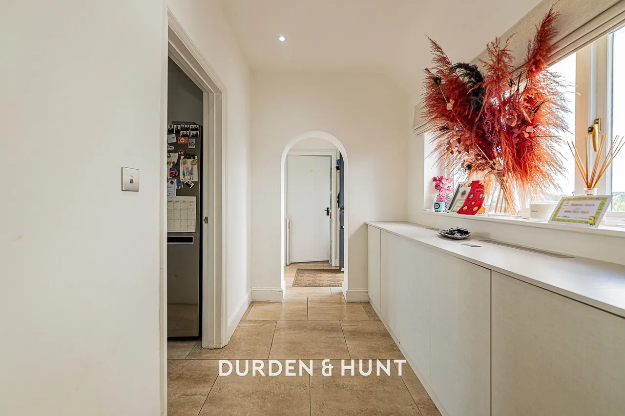 Millers Lane, Chigwell, IG7, photo 15