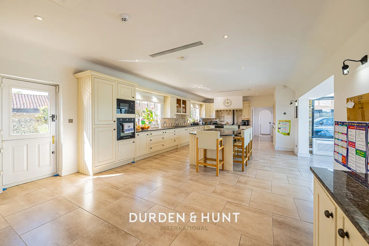 Millers Lane, Chigwell, IG7, photo 2