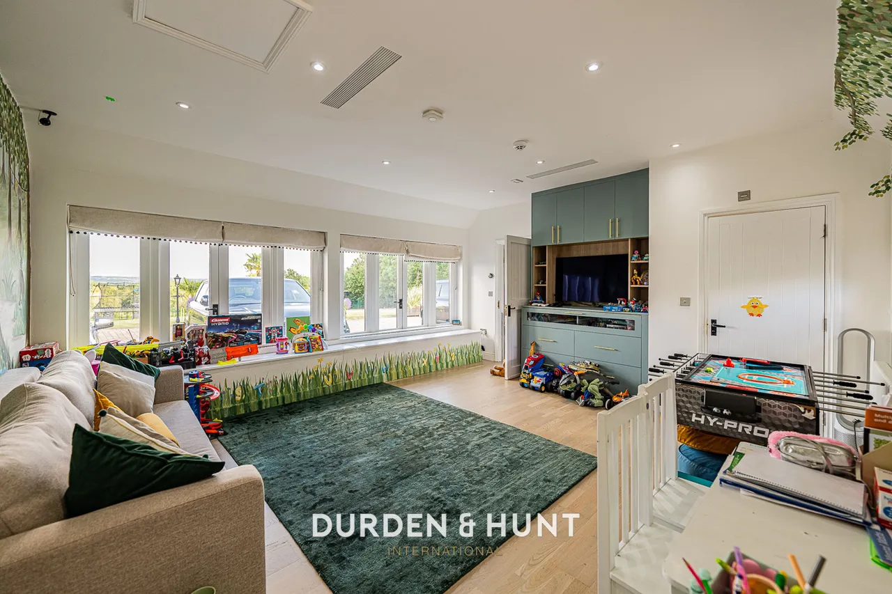 Millers Lane, Chigwell, IG7, photo 18