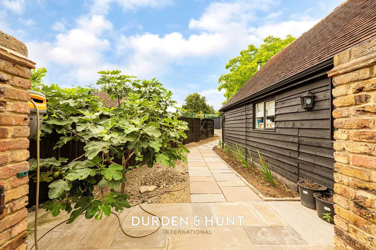 Millers Lane, Chigwell, IG7, photo 50