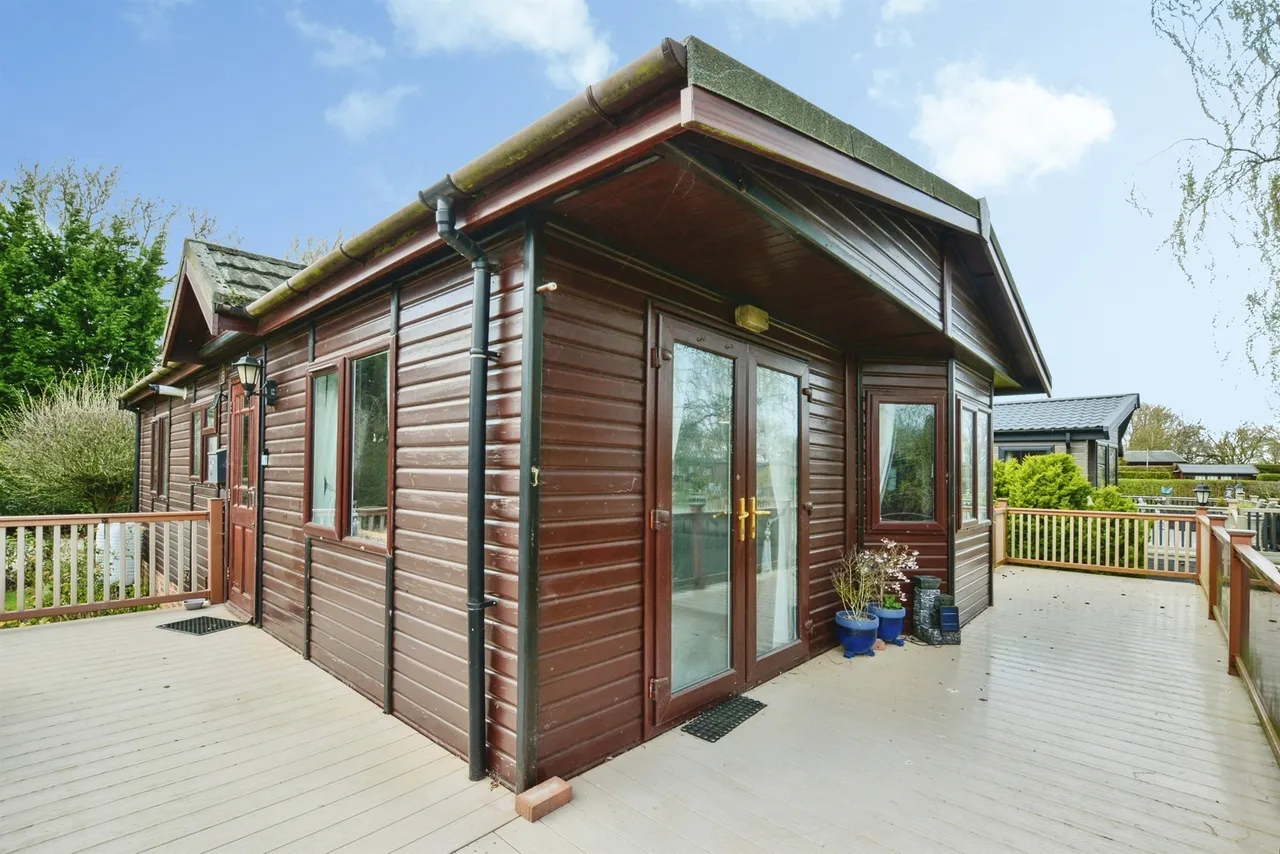 2 bed park home for sale — Great Steeping Road, Monksthorpe, Spilsby