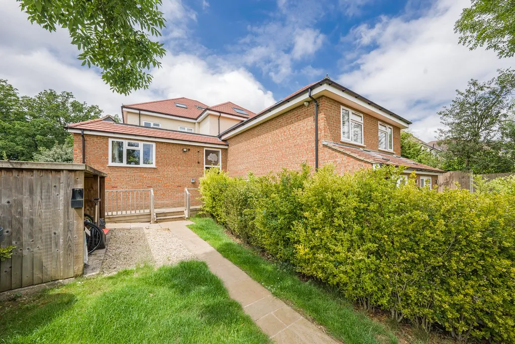 Swakeleys Road, Ickenham, photo 15