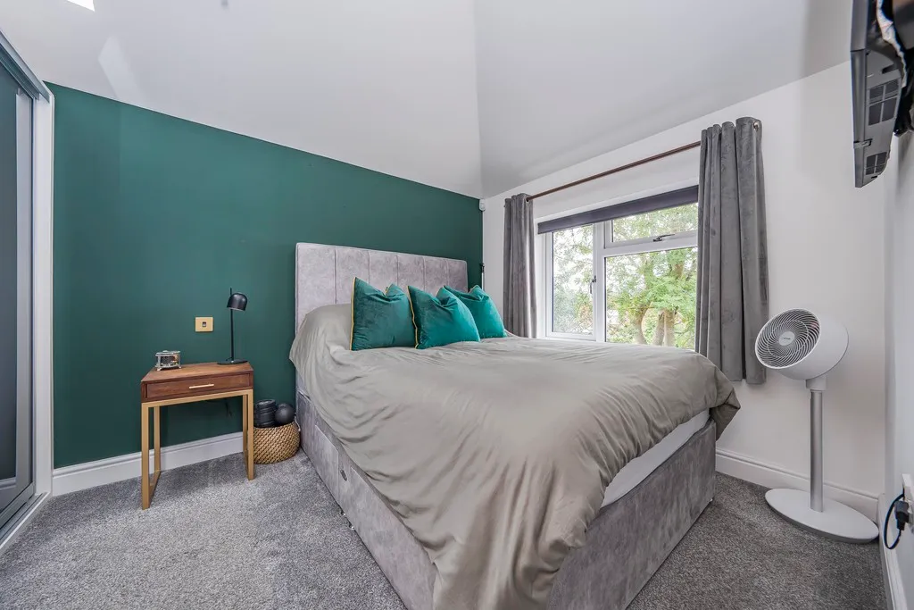 Swakeleys Road, Ickenham, photo 6