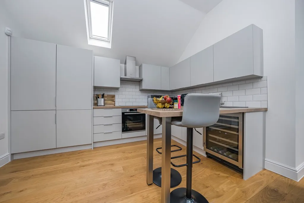 Swakeleys Road, Ickenham, photo 3