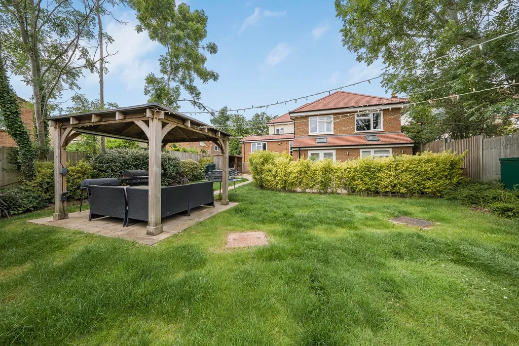 Swakeleys Road, Ickenham, photo 20