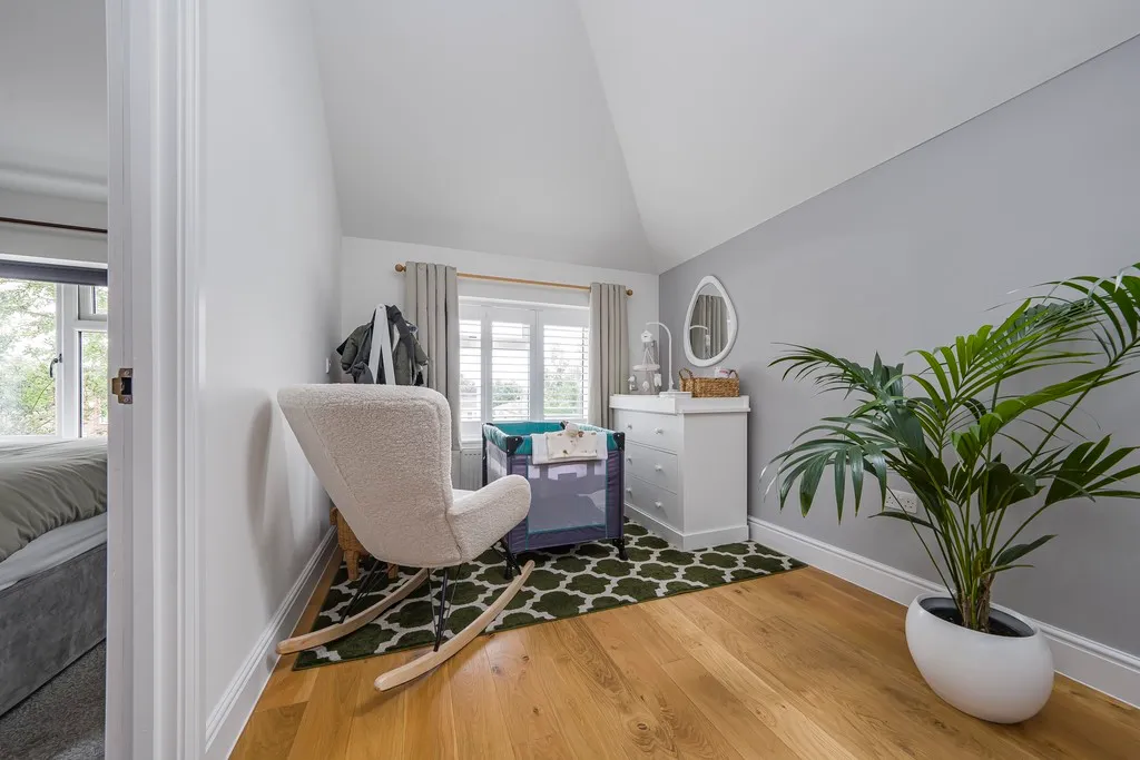 Swakeleys Road, Ickenham, photo 24